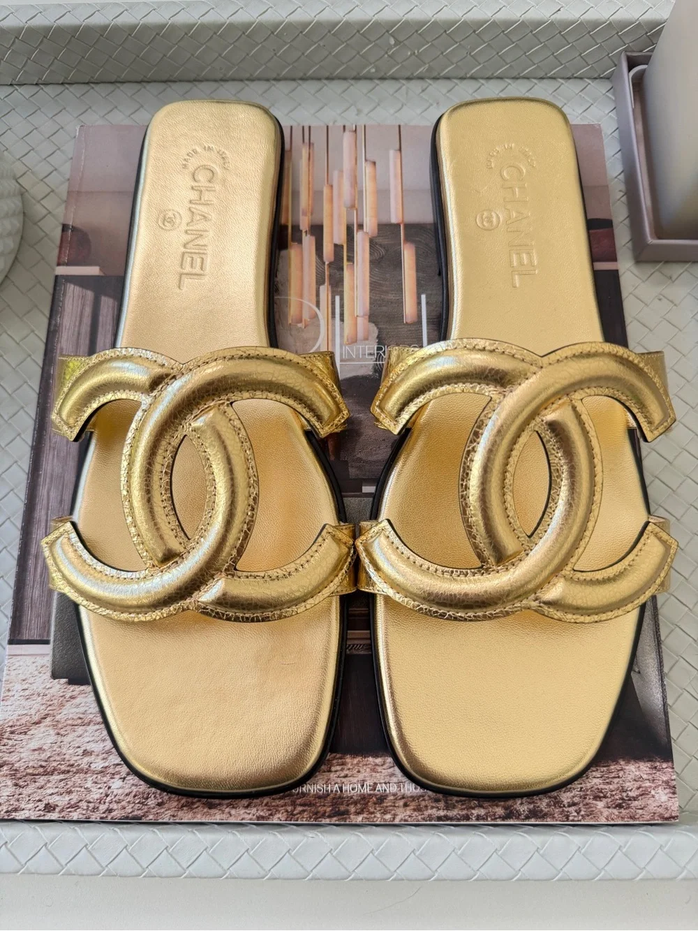 Chanel SS 26 Blazy Gold Crackled Leather CC Logo Slides Flat Mules Sandals 41 - Picture 3 of 17